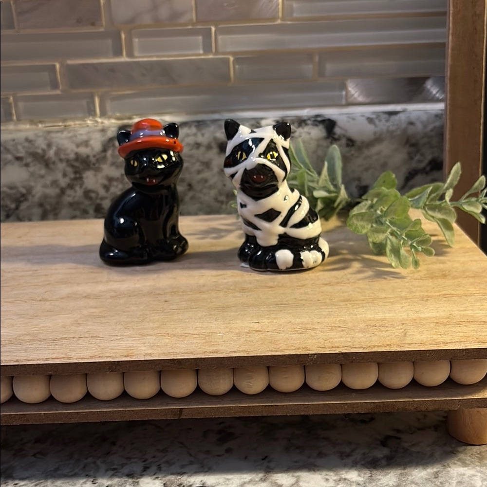 Cracker Barrel Black Cat Salt and Pepper Shakers